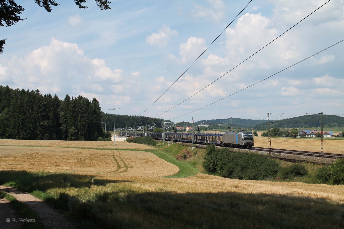 193 802 mit einem leeren Autotransportzug bei Dettenhofen. 23.07.14