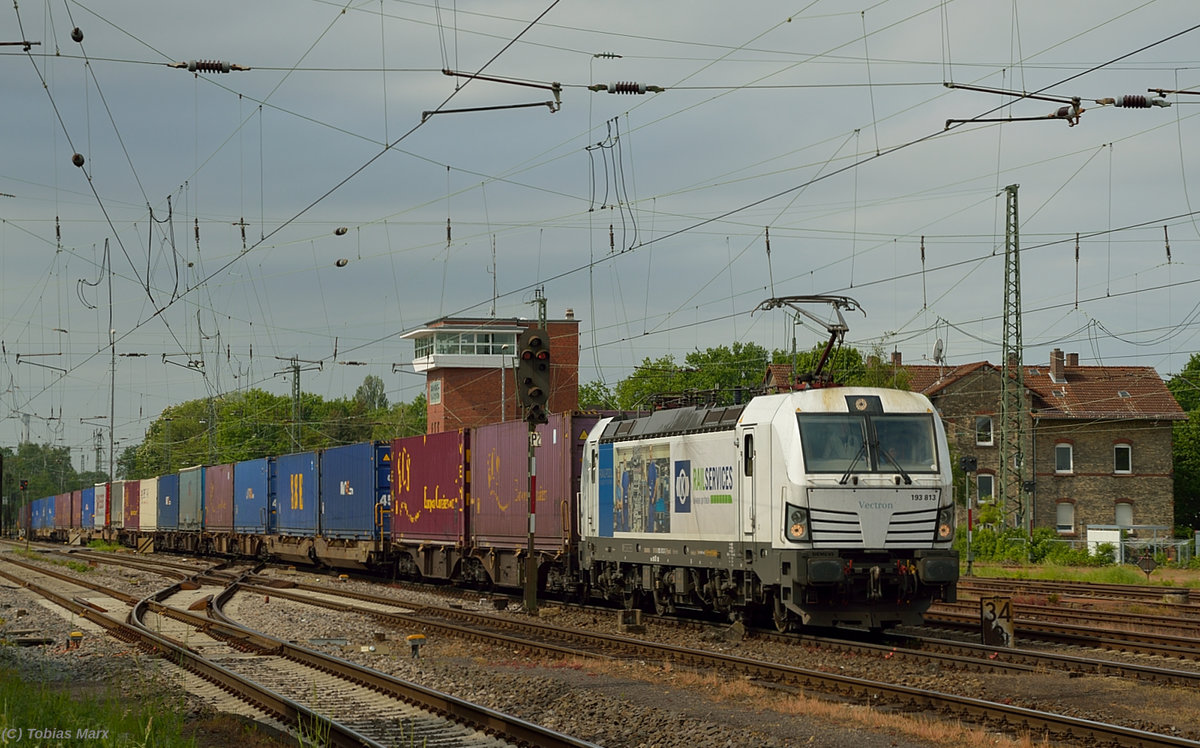 193 813 bei der Durchfahrt mit ihrem Gz durch Darmstadt-Kranichstein am 14.05.2016