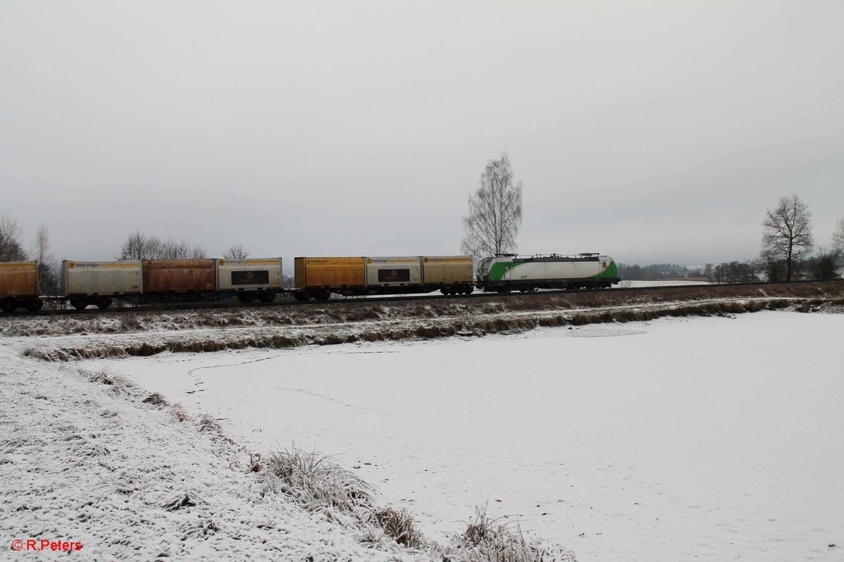 193 814-1 am Zugschluss vom Hackschnitzelzug nach Regensburg kurz hinter Wiesau/Oberpfalz. 03.01.17