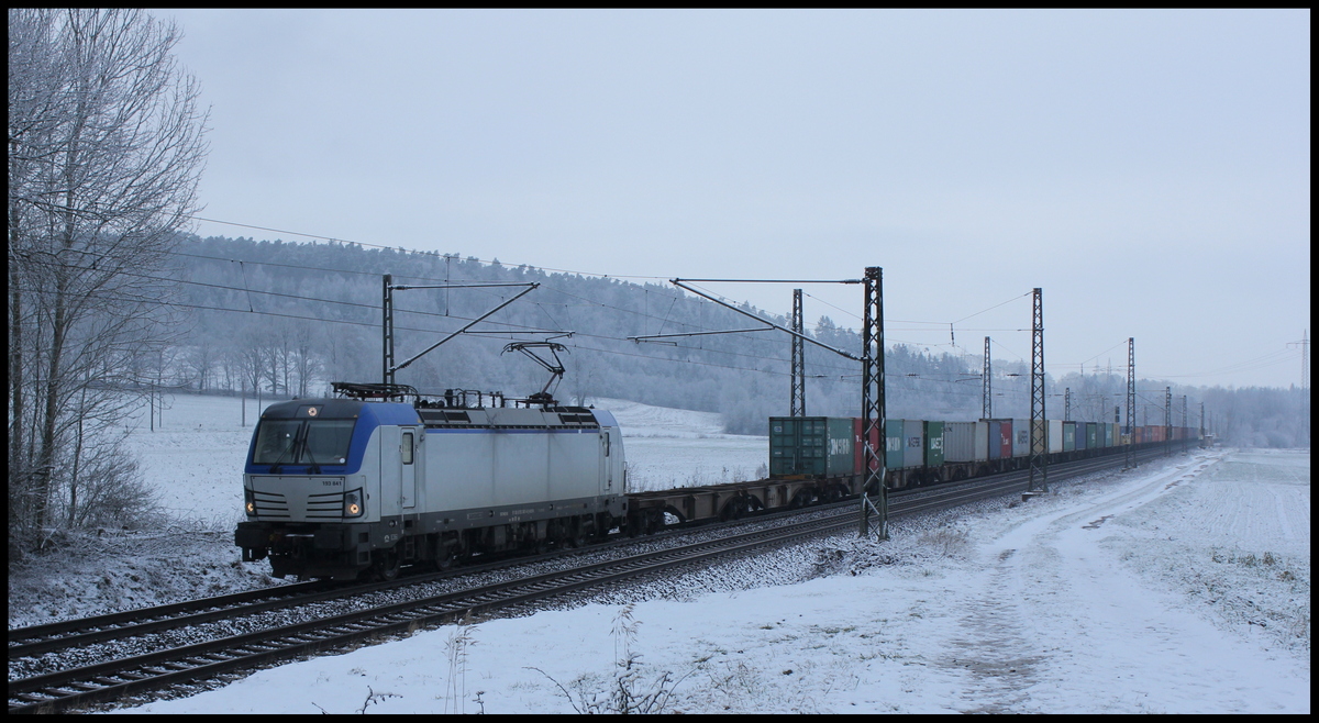 193 841 von boxxpress mit Containerzug am 20.01.15 bei Fulda