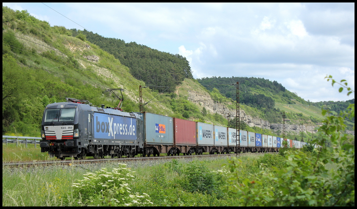 193 850 von boxxpress mit Containerzug am 24.05.14 bei Karlstadt