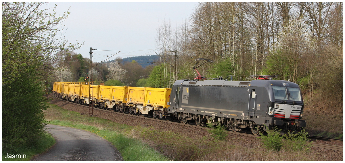 193 860 mit Güterzug am 29.04.15 bei Bernhards