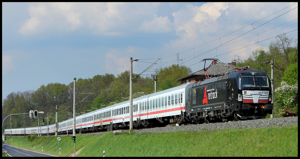 193 872 von Retrack nochmal mit den alten IC Wagen aber in Mittelsinn am 25.04.13