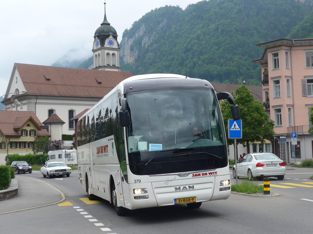 (193'120) - Aus Holland: De Wit, Haarlem - Nr. 379/31-BGB-9 - MAN am 20. Mai 2018 in Wolfenschiessen, Hauptstrasse