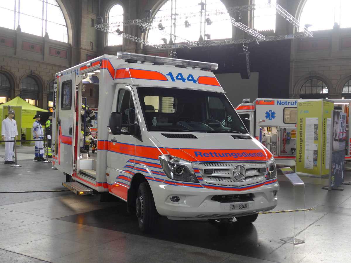 (193'772) - Rettungsdienst Z�rich - Nr. 229/ZH 3348 - Mercedes am 9. Juni 2018 im Bahnhof Z�rich