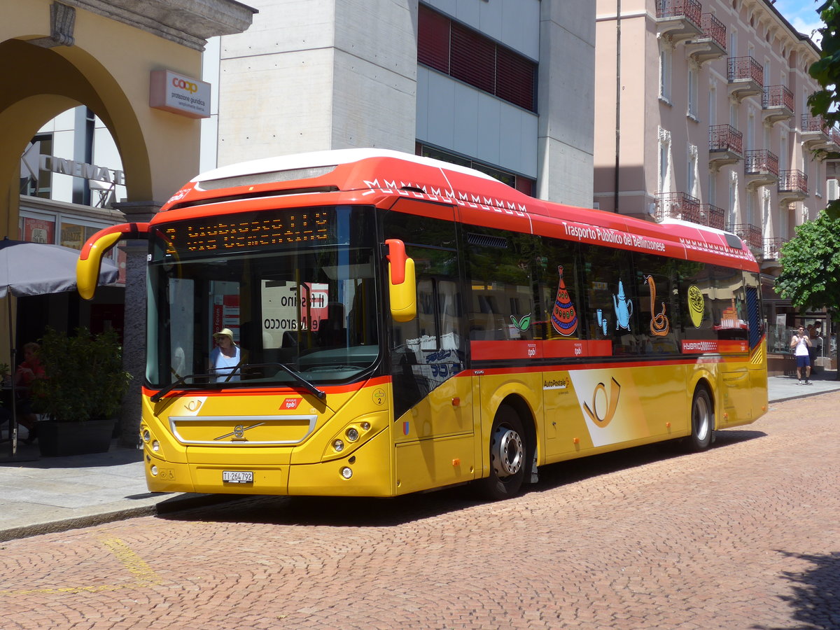 (193'867) - Chiesa, Riazzino - Nr. CB2/TI 264'792 - Volvo am 9. Juni 2018 beim Bahnhof Bellinzona