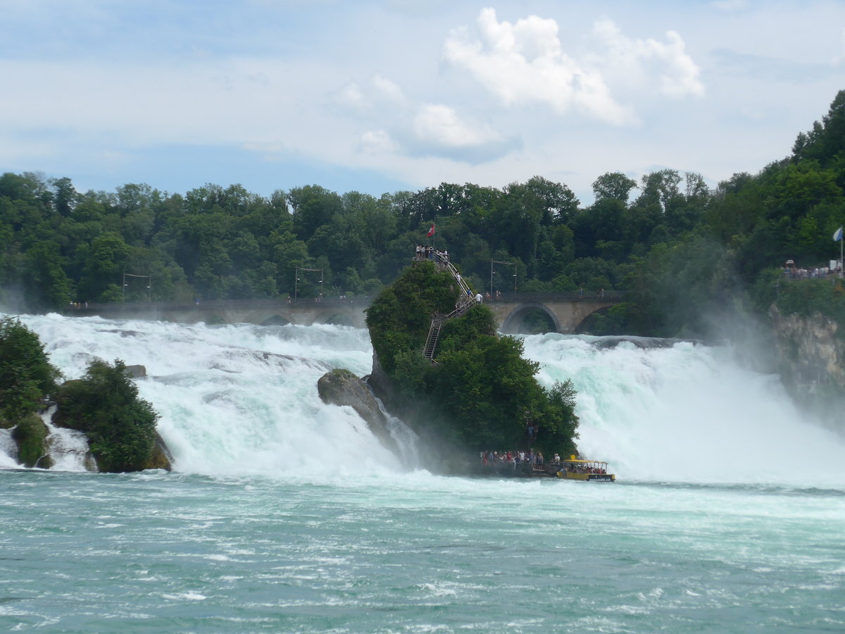 (193'974) - Der Rheinfall und Br�cke am 10. Juni 2018 bei Neuhausen