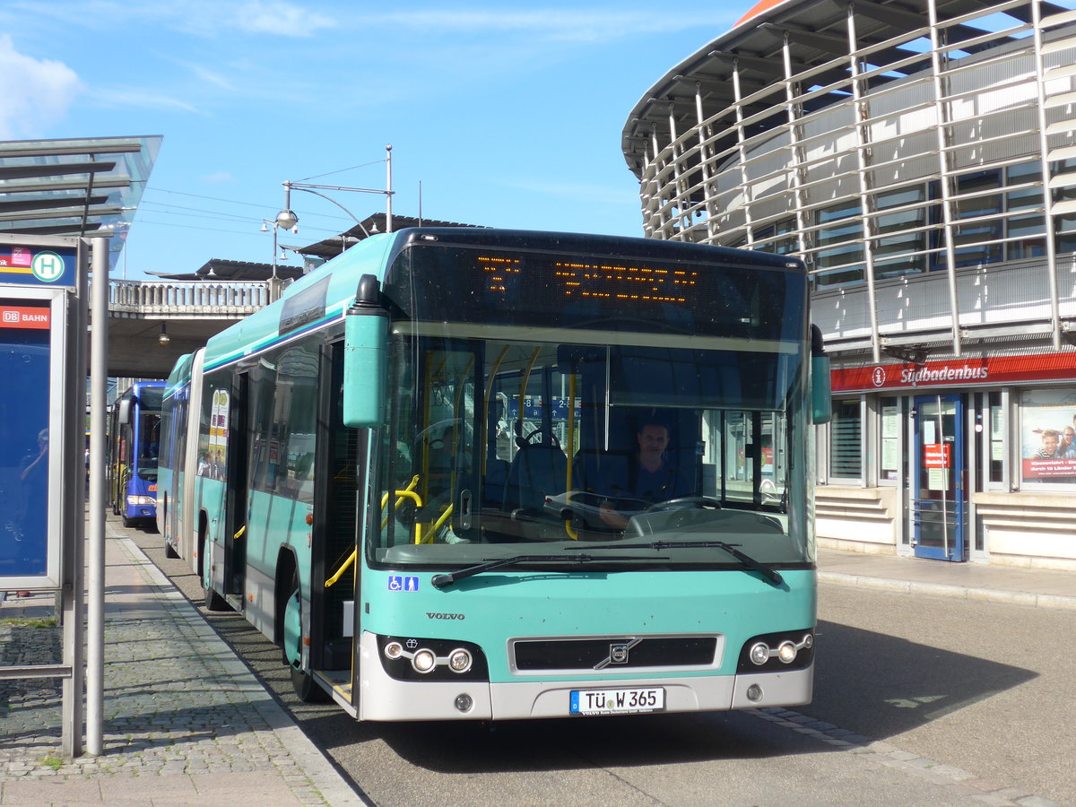 (194'127) - Weiss, Rottenburg - T-W 365 - Volvo (ex Bender, Ehringshausen) am 18. Juni 2018 beim Bahnhof Freiburg