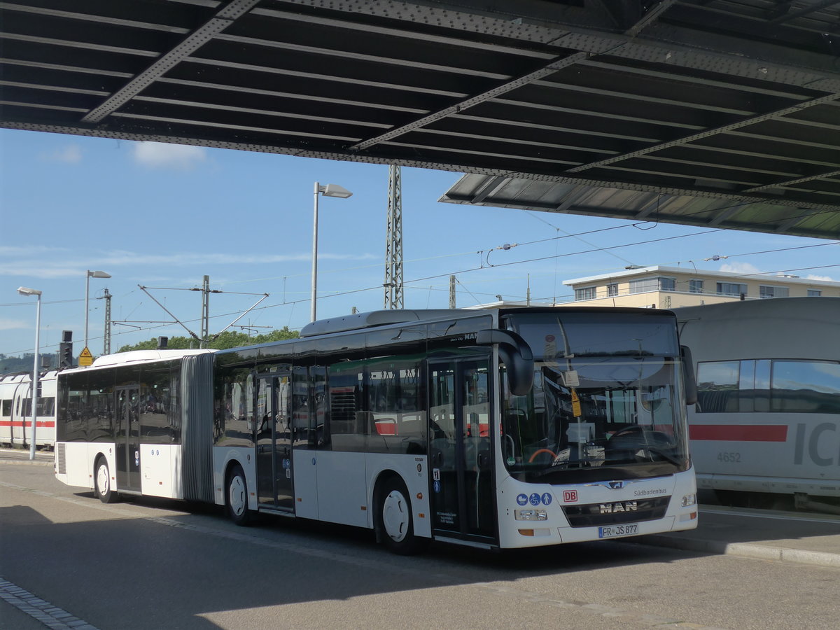 (194'146) - SBG Freiburg - FR-JS 877 - MAN am 18. Juni 2018 beim Bahnhof Freiburg