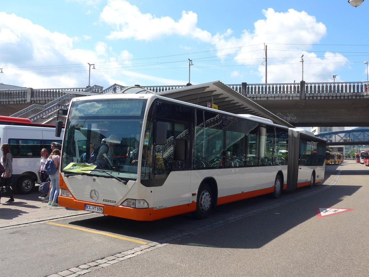 (194'200) - Hagro, Karlsruhe - KA-HT 696 - Mercedes (ex RBS Worblaufen/CH Nr. 33; ex TPL Lugano/CH Nr. 25) am 18. Juni 2018 beim Bahnhof Freiburg