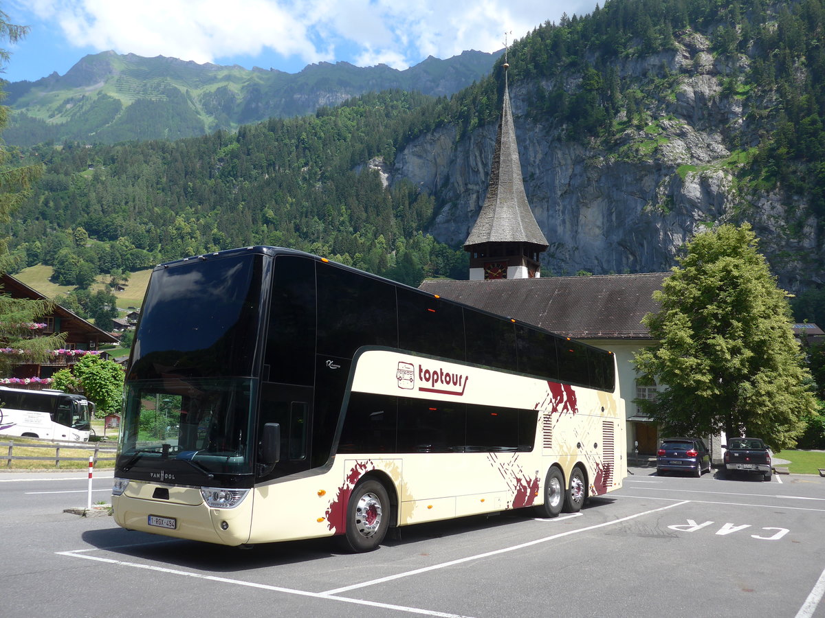 (194'414) - Aus Belgien: Toptours, Aarschot - Nr. 144/1-RGX-494 - Van Hool am 25. Juni 2018 in Lauterbrunnen, Kirche