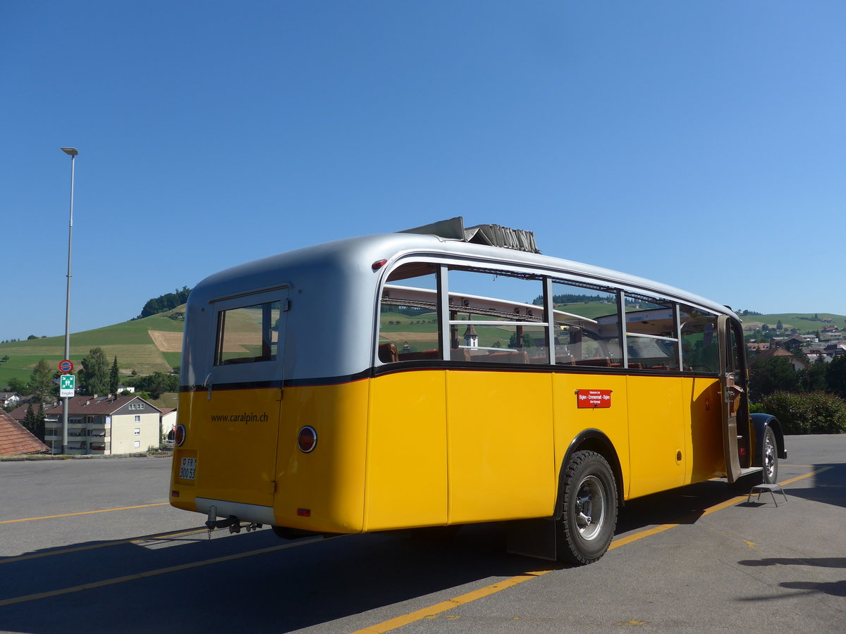 (194'469) - Schlapp, Cottens - FR 300'537 - Saurer/Saurer (ex SATEG, Lausanne; ex P 23'086; ex P 2138) am 1. Juli 2018 beim Bahnhof Biglen