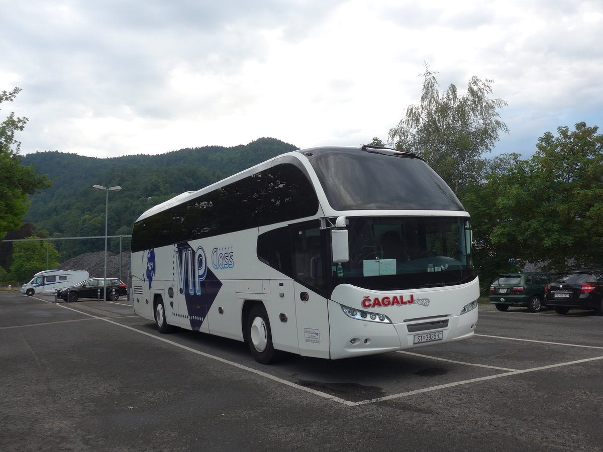 (194'513) - Aus Kroatien: Cagalj, Omis - ST 3825-C - Neoplan am 4. Juli 2018 in Thun, Seestrasse