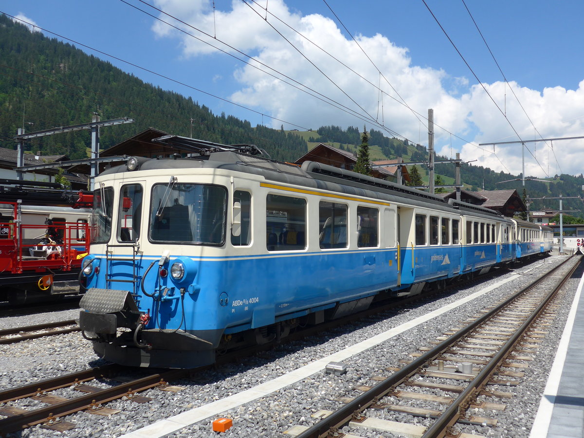 (194'684) - MOB-Pendelzug - Nr. 4004 - am 9. Juli 2018 im Bahnhof Zweisimmen