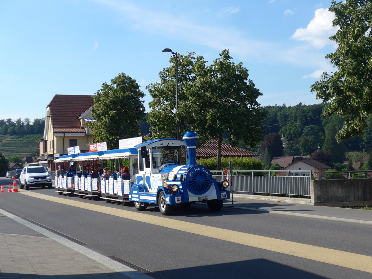 (194'746) - Spiezer Z�gli - BE 370'014 - am 9. Juli 2018 beim Bahnhof Spiez
