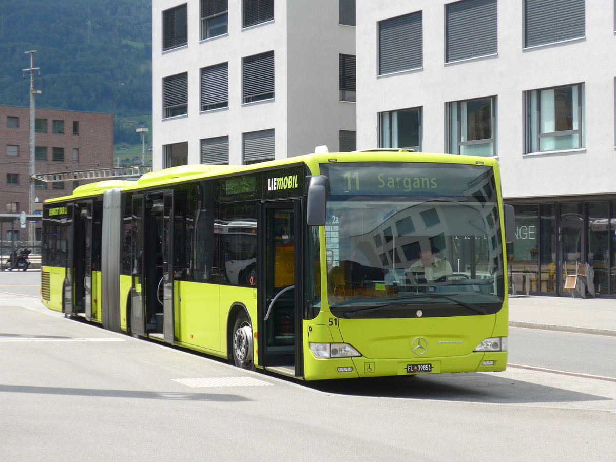 (194'851) - Aus Liechtenstein: LBA Vaduz - Nr. 51/FL 39'851 - Mercedes am 15. Juli 2018 beim Bahnhof Sargans