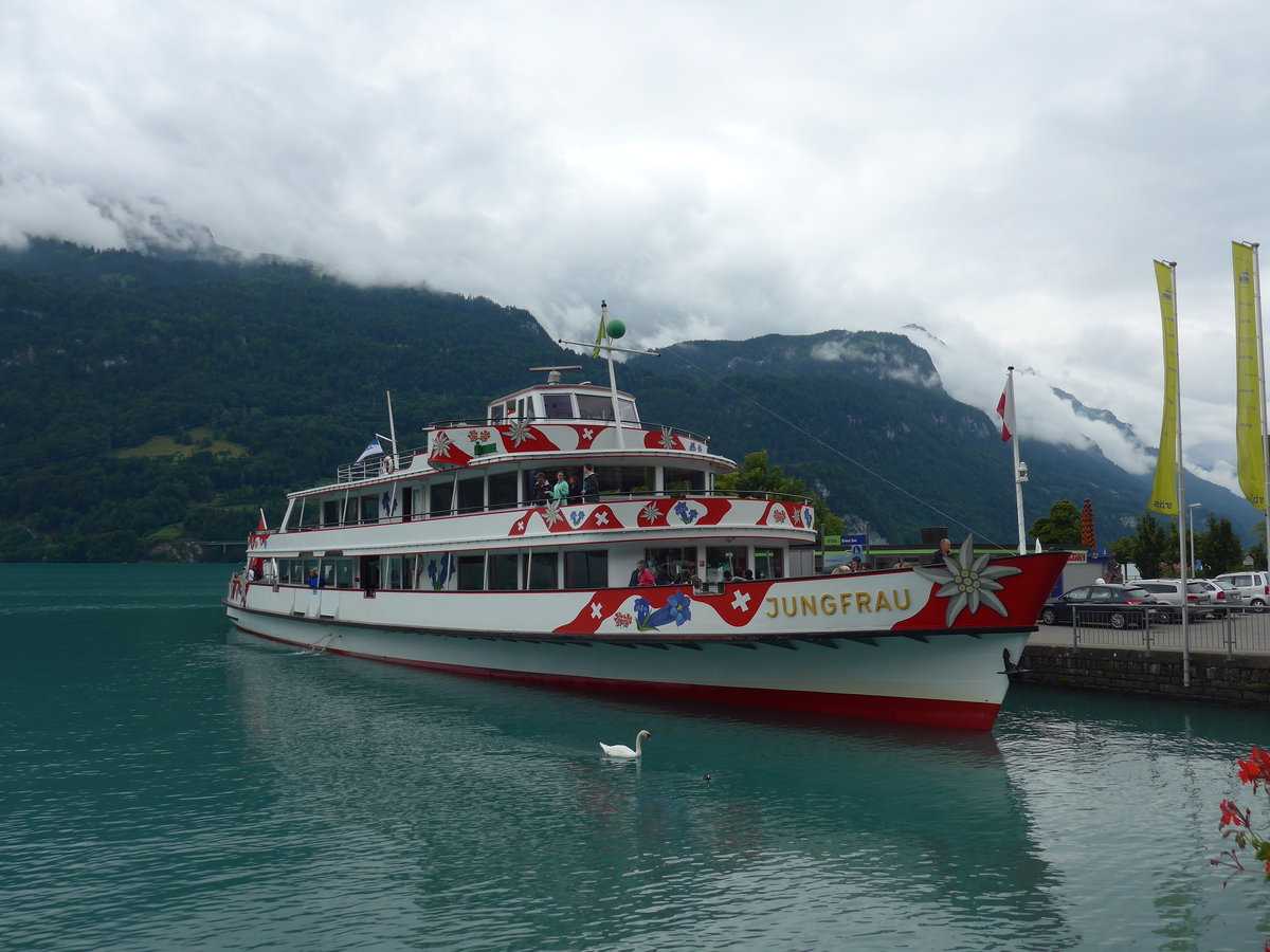 (195'002) - Motorschiff Jungfrau am 21. Juli 2018 bei der Schiffl�ndte Brienz