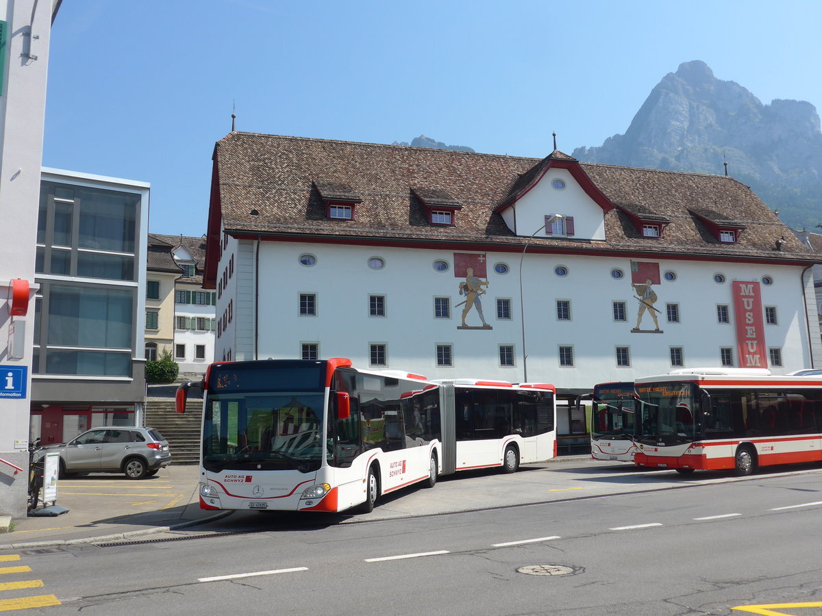 (195'415) - AAGS Schwyz - Nr. 35/SZ 47'635 - Mercedes am 1. August 2018 in Schwyz, Postplatz