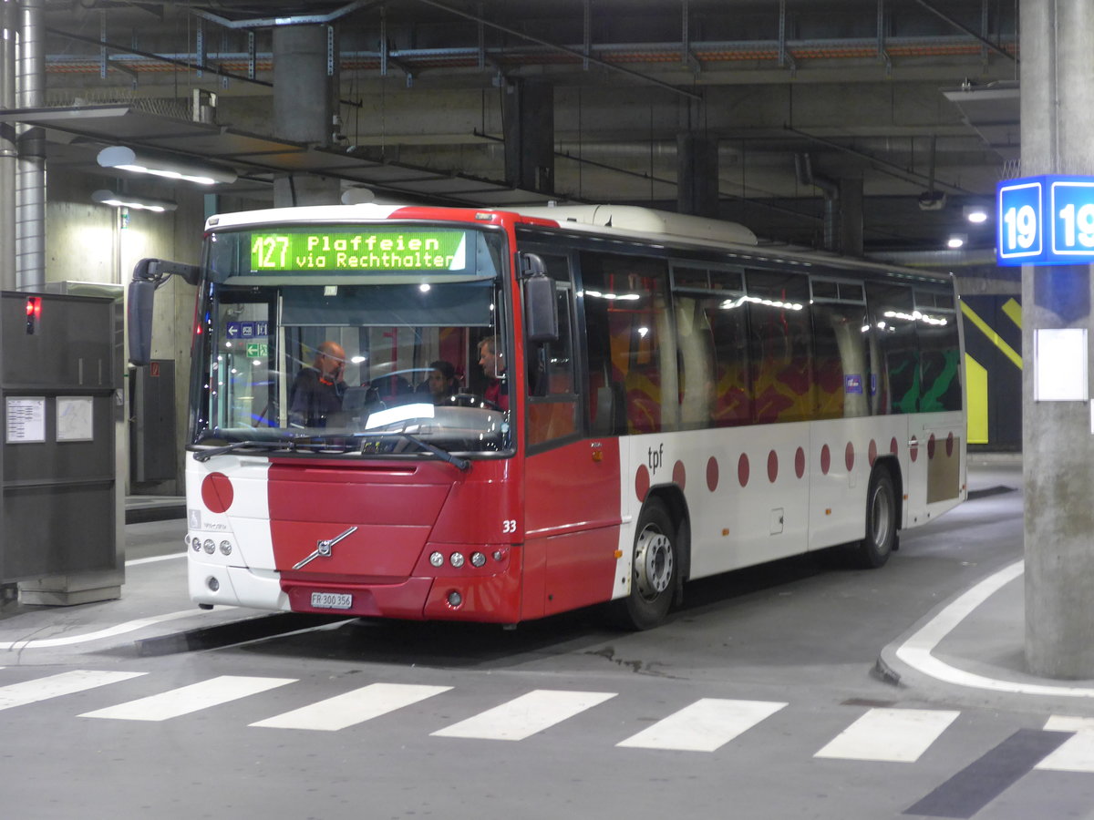 (195'675) - TPF Fribourg - Nr. 33/FR 300'356 - Volvo am 6. August 2018 in Fribourg, Busbahnhof