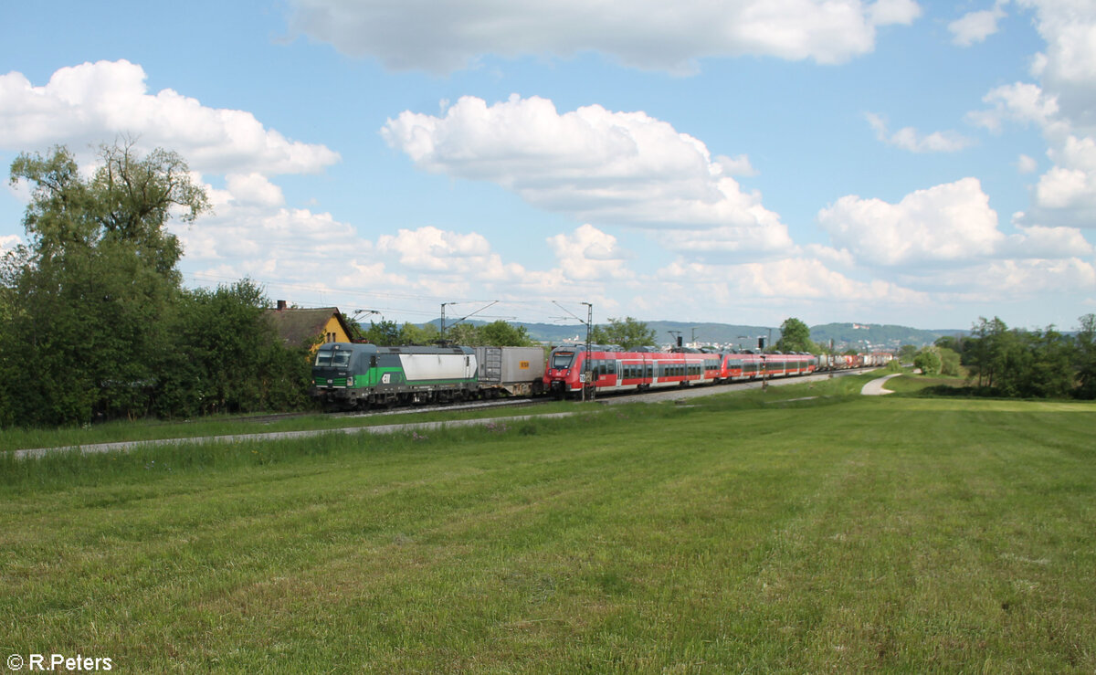 196 233-4 mit Containerzug ECS bei Pölling. 14.05.24