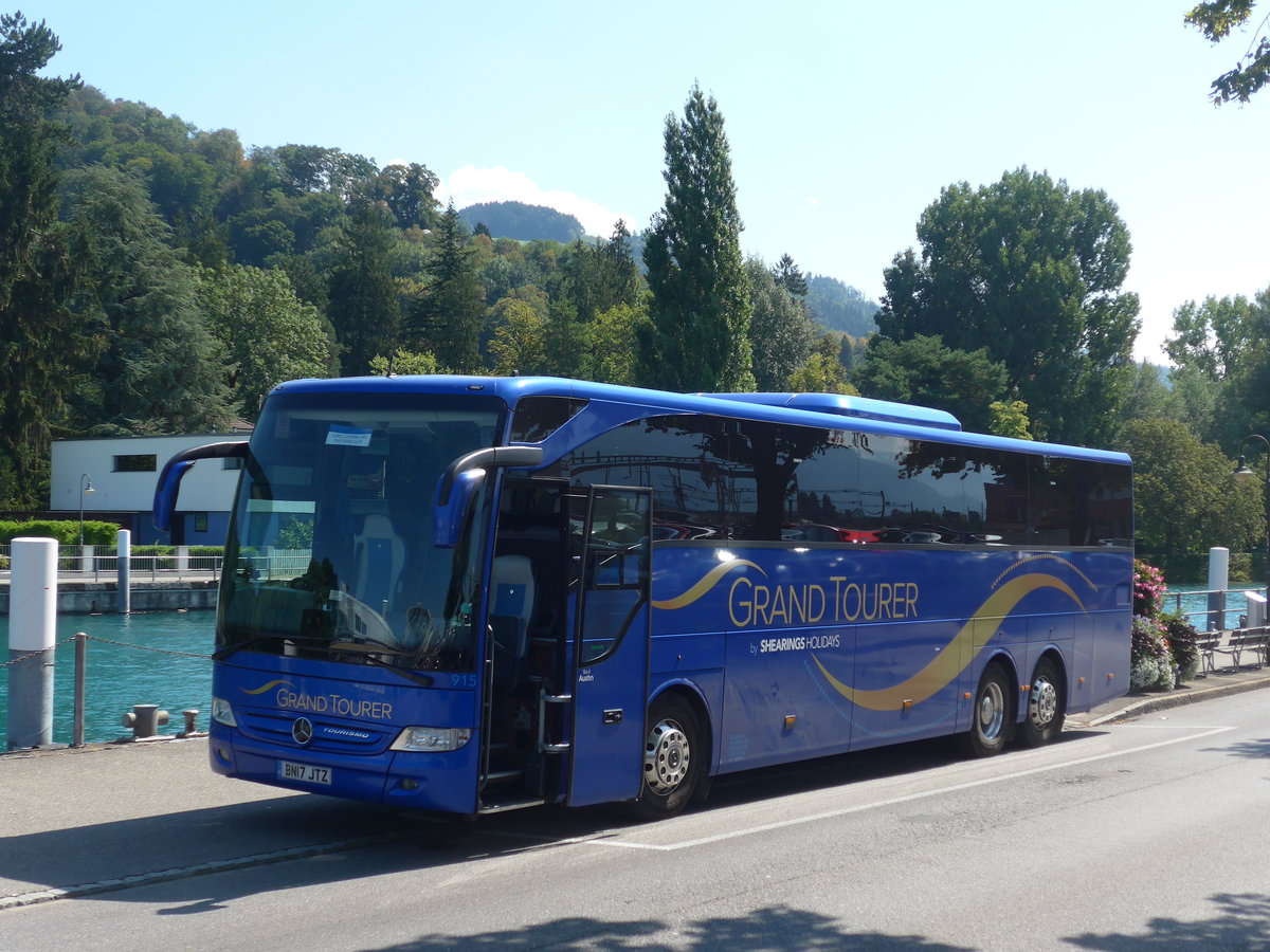 (196'181) - Aus England: Shearings, Wigan - Nr. 915/BN17 JTZ - Mercedes am 22. August 2018 bei der Schifflndte Thun