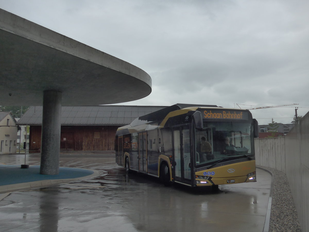 (196'299) - LBA Vaduz - Nr. 50/FL 39'850 - Solaris am 1. September 2018 beim Bahnhof Schaan