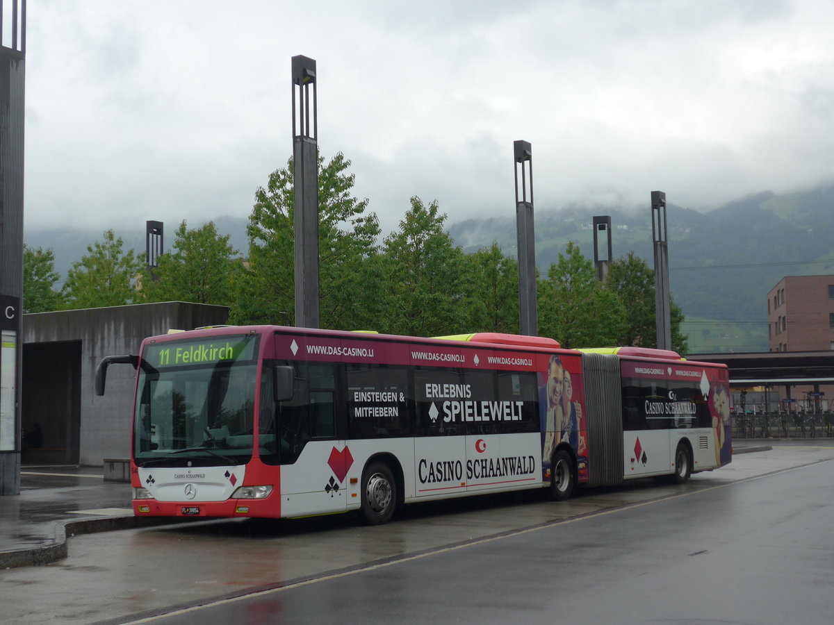 (196'339) - Aus Liechtenstein: LBA Vaduz - Nr. 54/FL 39'854 - Mercedes am 1. September 2018 beim Bahnhof Sargans