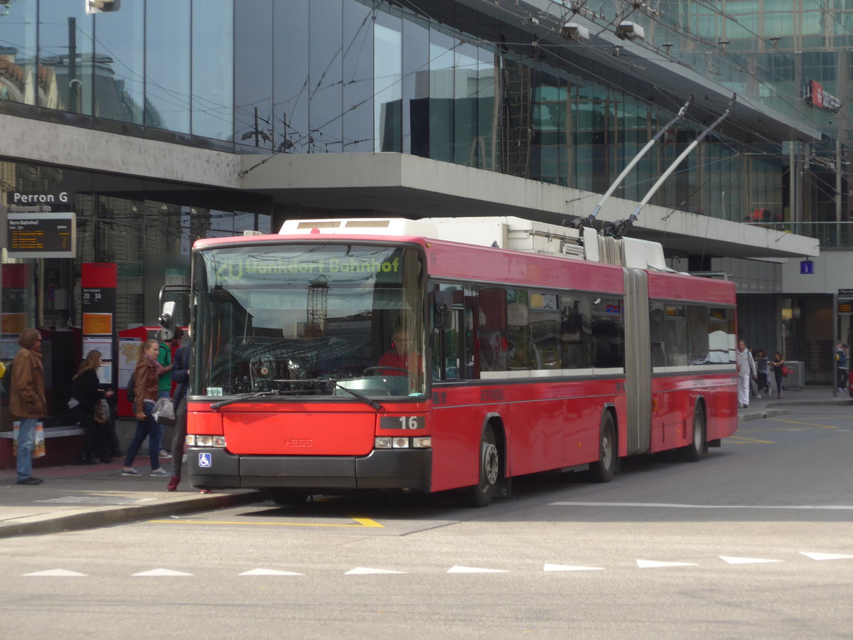 (196'567) - Bernmobil, Bern - Nr. 16 - NAW/Hess Gelenktrolleybus am 3. September 2018 beim Bahnhof Bern