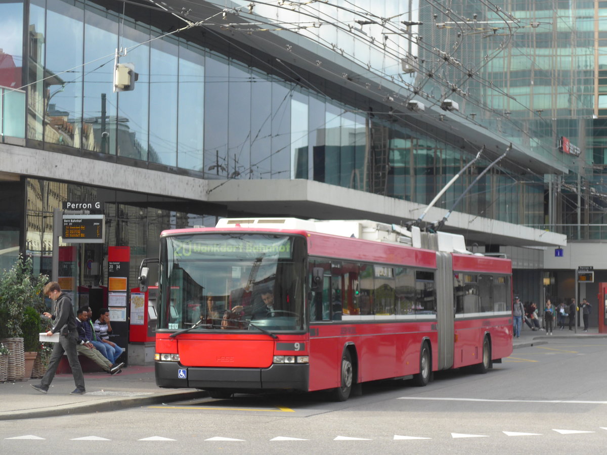 (196'570) - Bernmobil, Bern - Nr. 9 - NAW/Hess Gelenktrolleybus am 3. September 2018 beim Bahnhof Bern