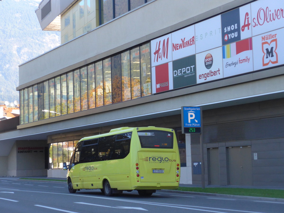 (196'895) - Ledermair, Schwarz - SZ 858 BE - Irisbus/Rosero am 12. September 2018 in Schwaz, Innsbrucker Strasse