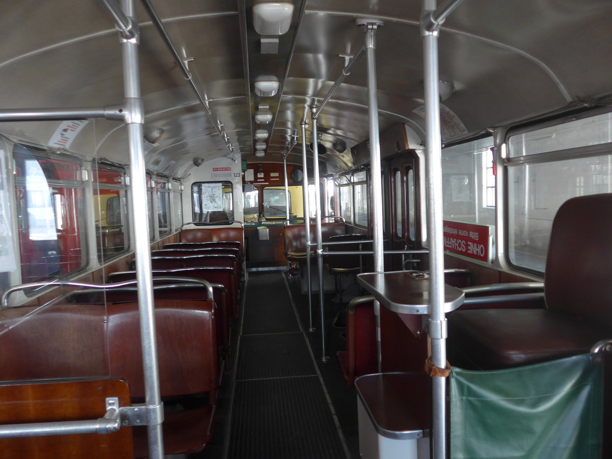 (197'110) - SSV Salzburg (POS) - Nr. 123/S 178 MF - Uerdingen/Henschel Trolleybus (ex SWS Solingen/D Nr. 40) am 13. September 2018 in Salzburg, Betriebshof (Innenaufnahme)