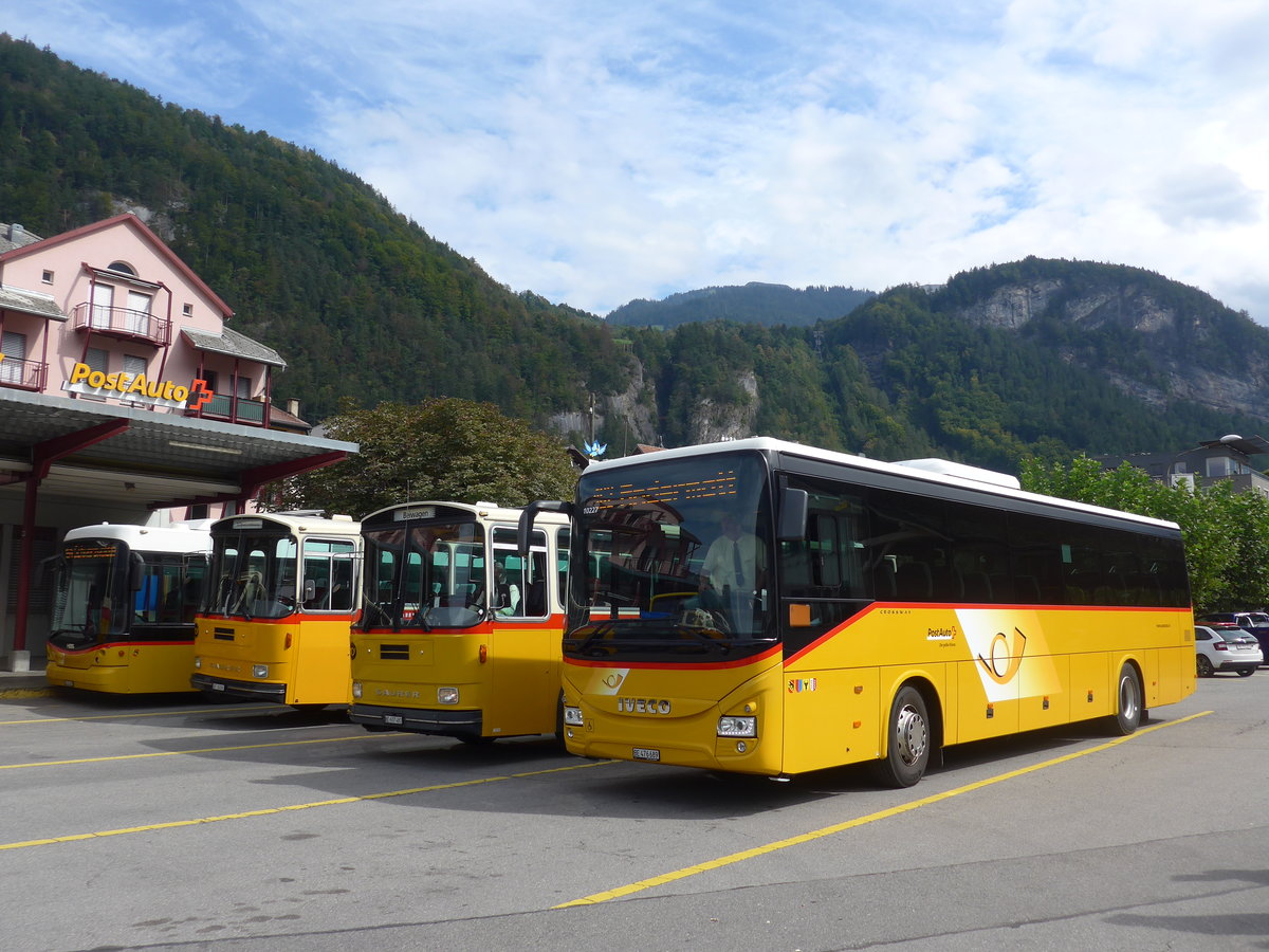 (197'723) - PostAuto Bern - BE 476'689 - Iveco am 16. September 2018 in Meiringen, Postautostation