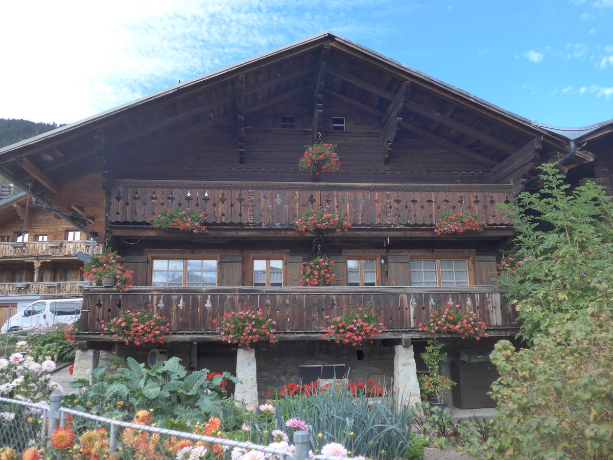 (197'931) - Altes Haus am 23. September 2018 in Leysin