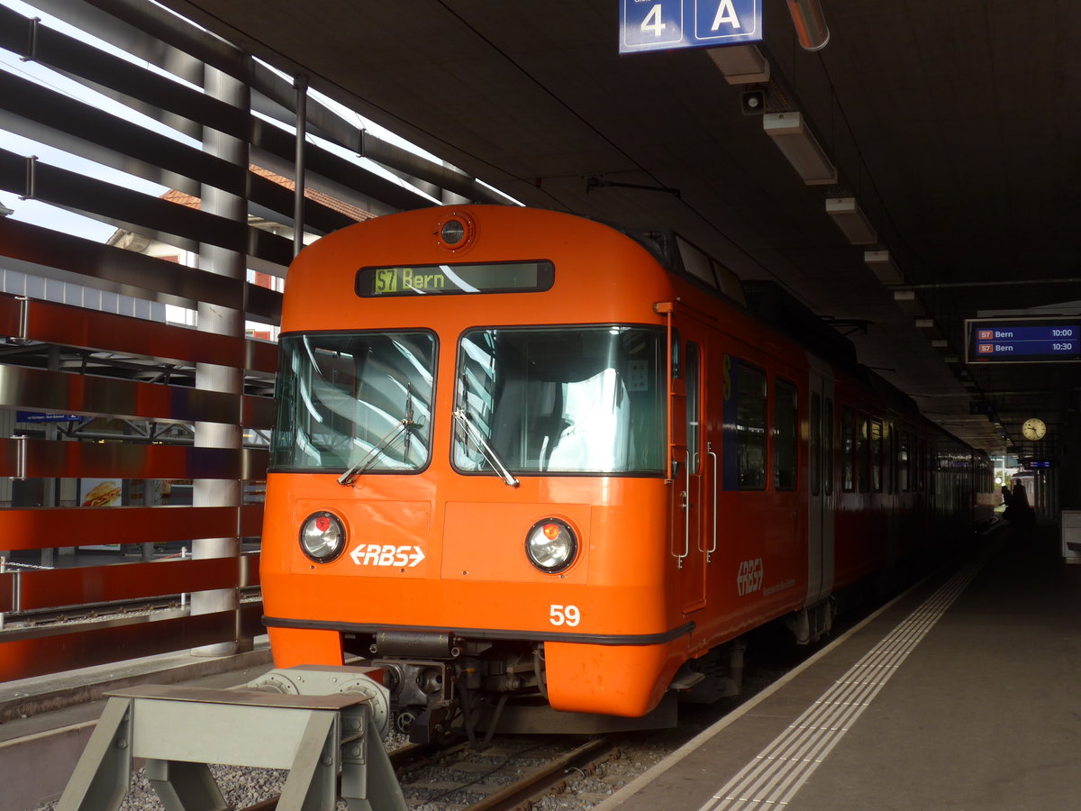 (198'089) - RBS-Pendelzug - Nr. 59 - am 7. Oktober 2018 im Bahnhof Worb Dorf