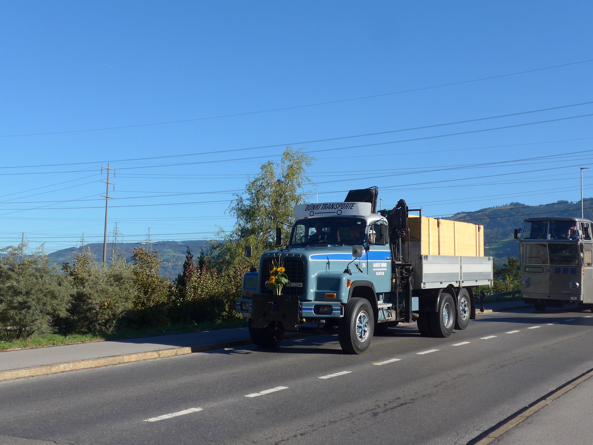 (198'180) - D�nki, Kloten - Nr. 26/ZH 31'749 U - Saurer am 13. Oktober 2018 in Bilten, Sch�niserstrasse