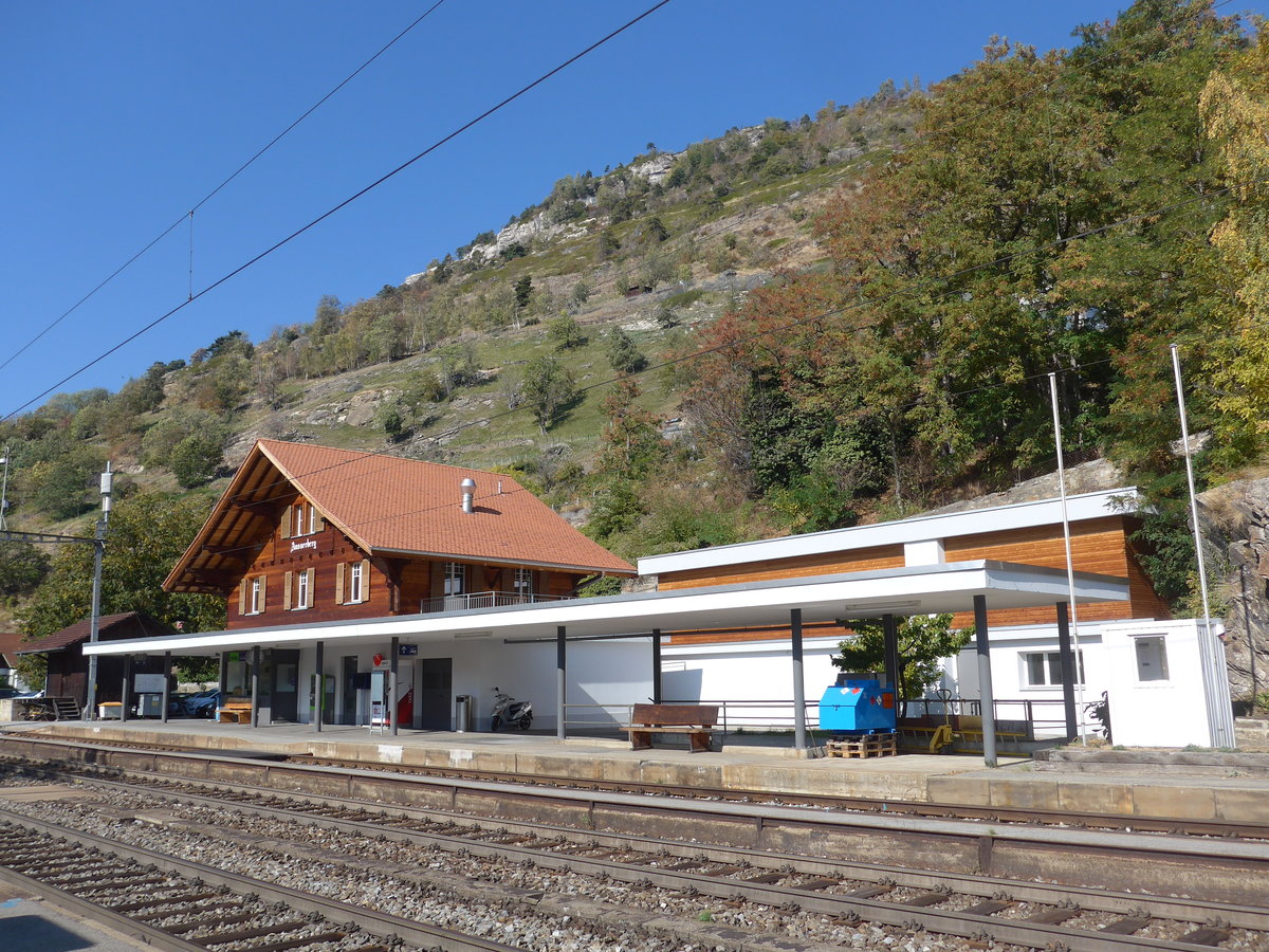 (198'264) - Der Bahnhof Ausserberg am 14. Oktober 2018