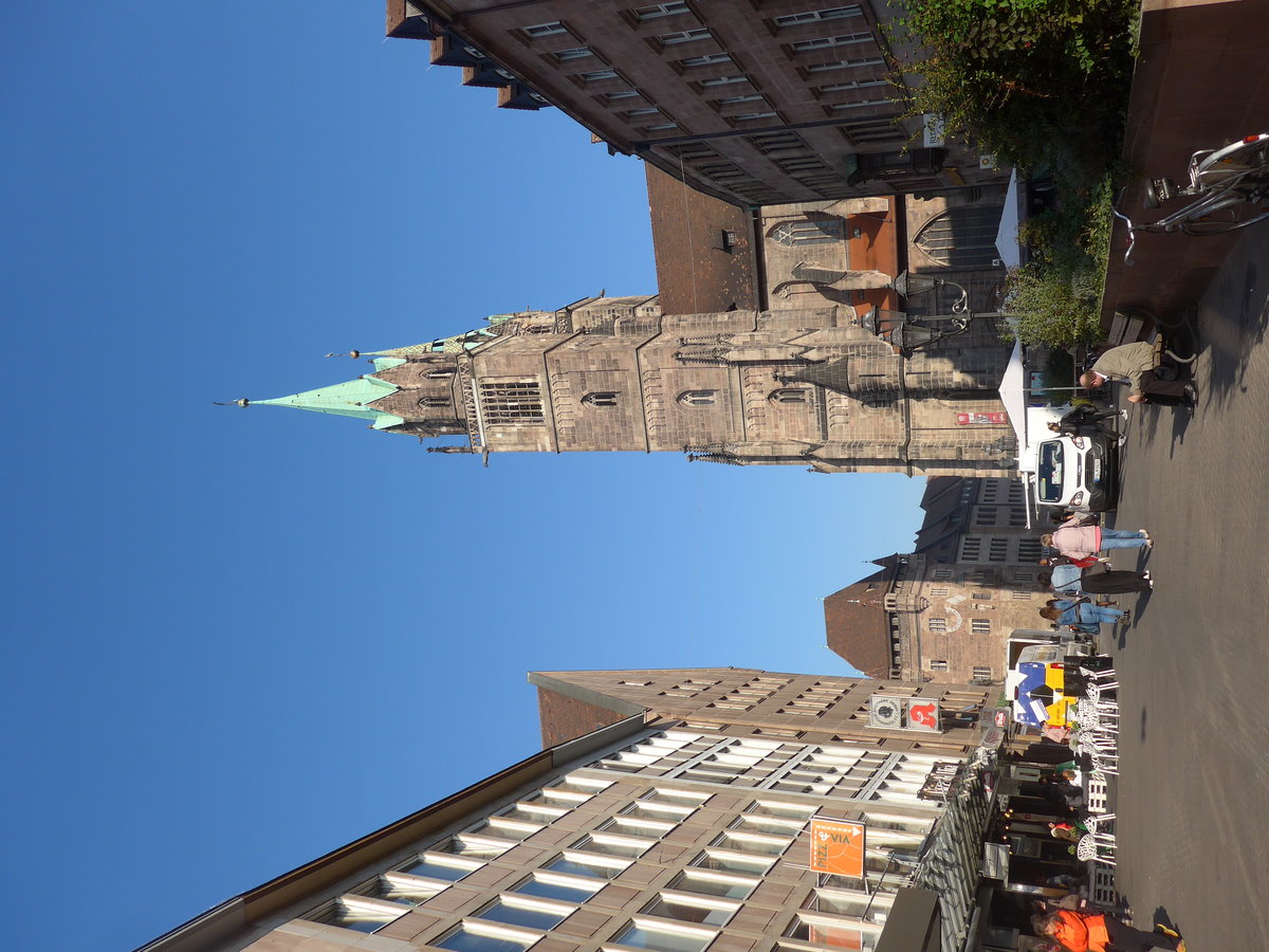 (198'317) - Die Lorenzkirche am 16. Oktober 2018 in N�rnberg