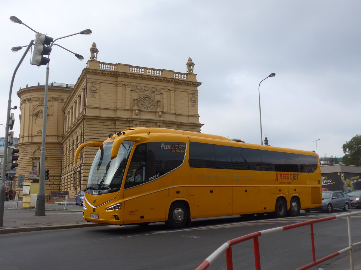 (198'572) - Student Agency, Brno - Nr. 282/1BJ 9286 - Volvo/Irizar am 19. Oktober 2018 in Praha, Florenc