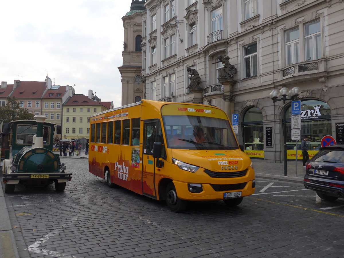 (198'748) - Premiant City Tour, Praha - 6AD 0584 - Iveco/MAVE am 19. Oktober 2018 in Praha, Staromestsk Nmest