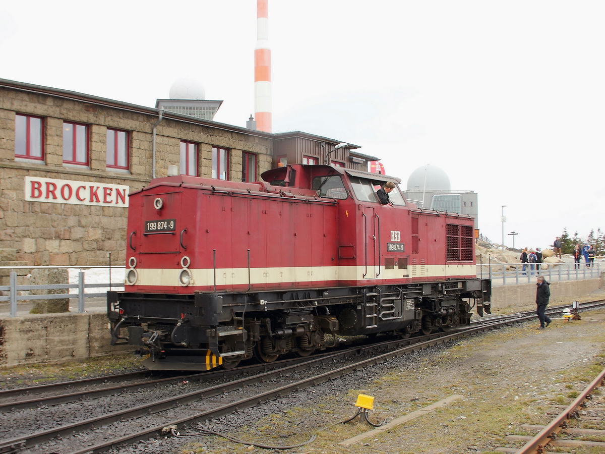 199 874-9 rangiert  am 25. April 2015 im Bahnhof Brocken.
