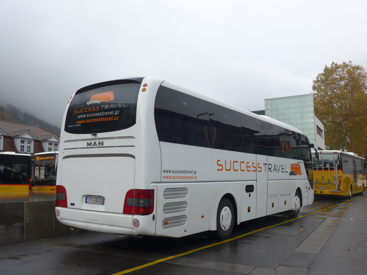 (199'145) - Aus Griechenland: Success Travel, Athen - YTI-6200 - MAN am 29. Oktober 2018 beim Bahnhof Interlaken Ost