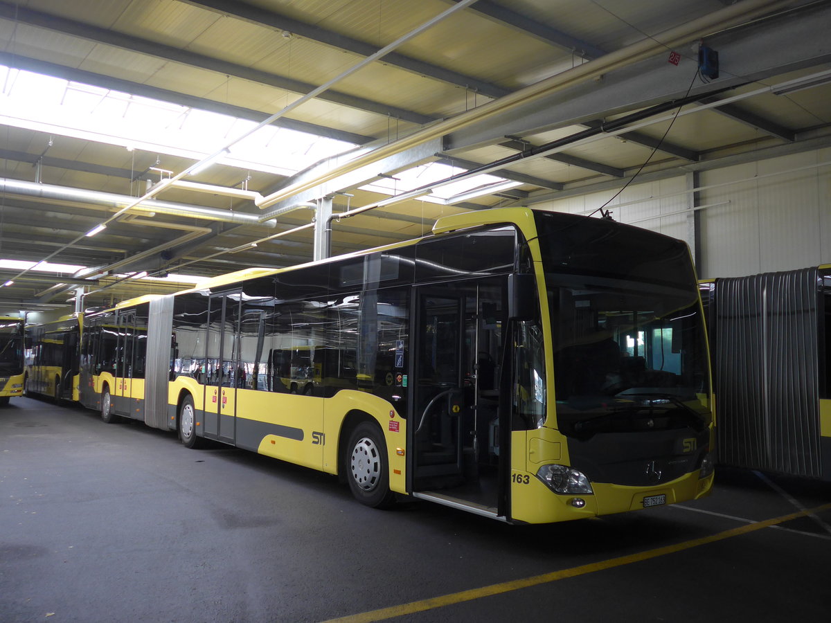 (199'591) - STI Thun - Nr. 163/BE 752'163 - Mercedes am 25. November 2018 in Thun, Garage