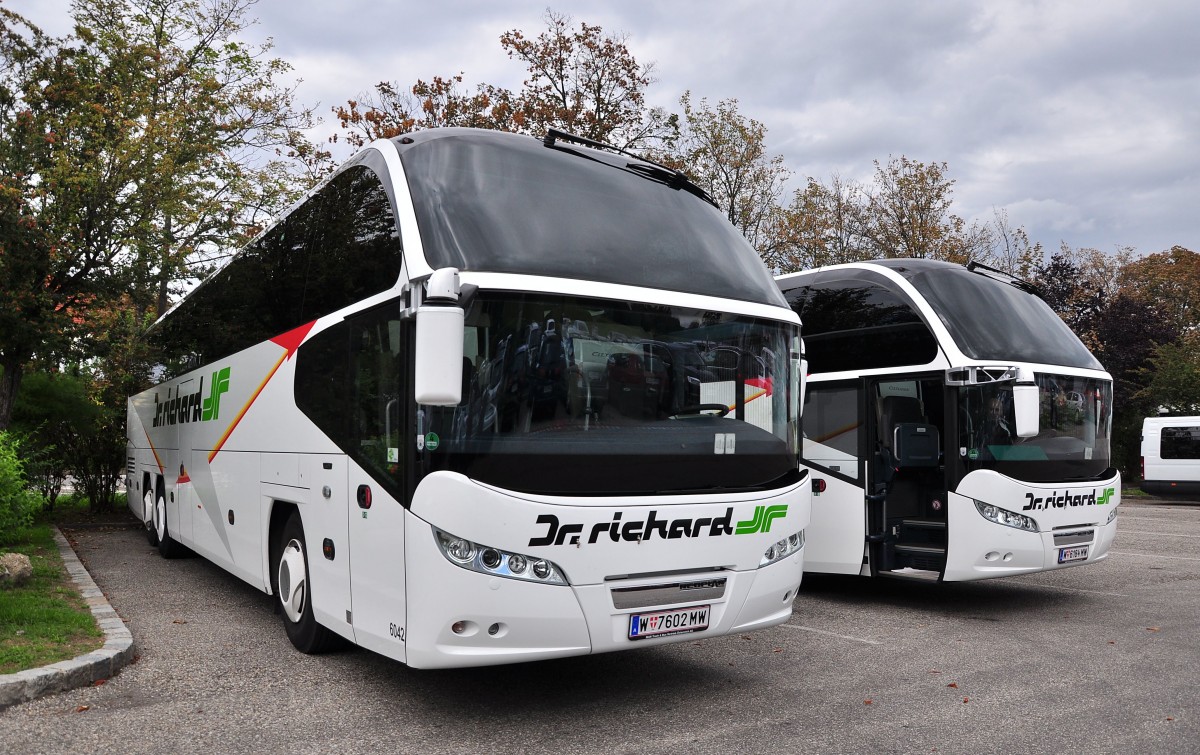 2 mal Neoplan Cityliner von Dr. Richard aus Wien am 27.August 2014 in Krems gesehen.