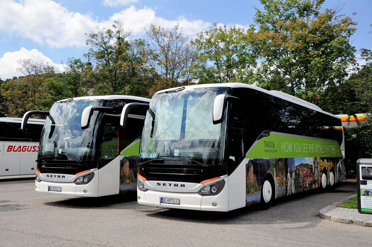 2 Setra 516 HD von Tauck (Blaguss) Reisen aus der SK im Juni 2015 in Krems.