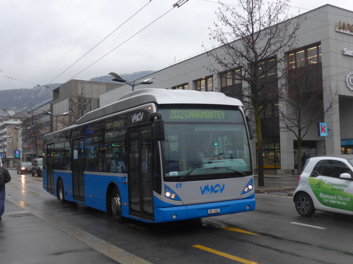 (200'008) - VMCV Clarens - Nr. 82/VD 1102 - Van Hool am 17. Dezember 2018 beim Bahnhof Vevey