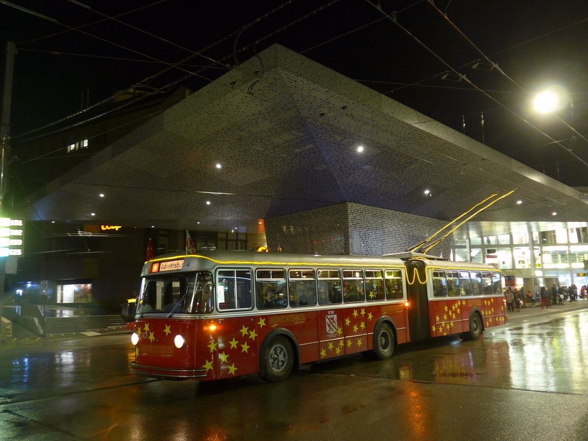 (200'083) - VW Winterthur - Nr. 101 - FBW/SWS Gelenktrolleybus am 22. Dezember 2018 beim Hauptbahnhof Winterthur