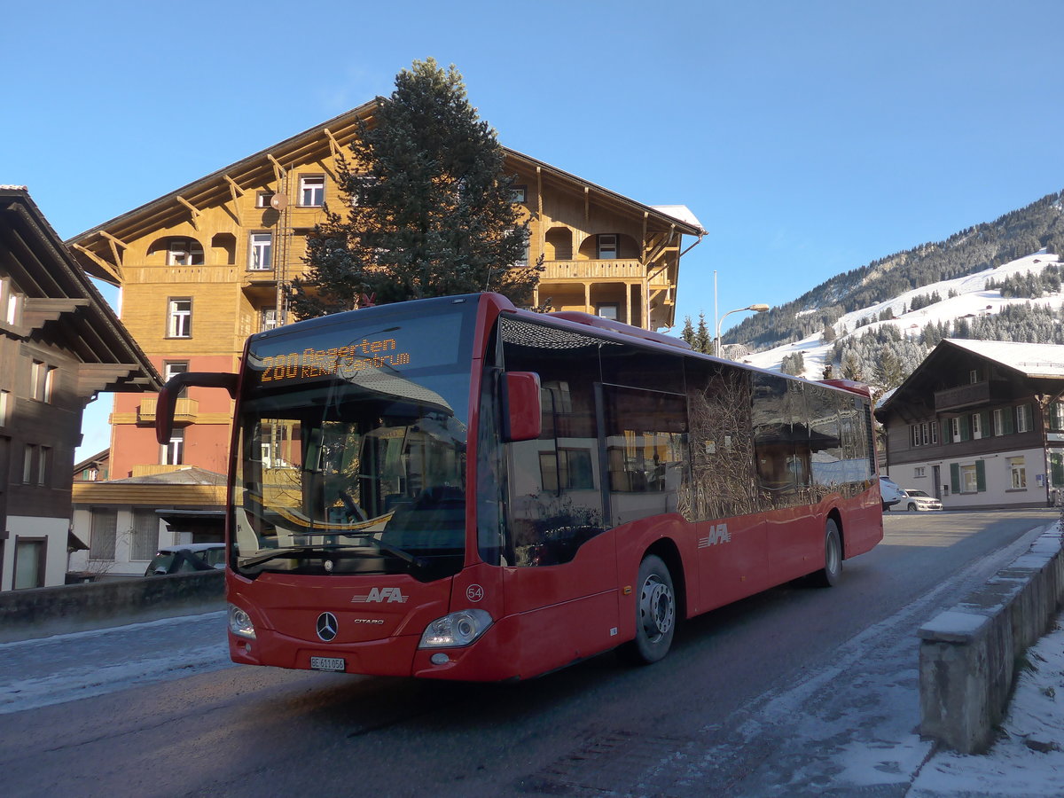 (200'199) - AFA Adelboden - Nr. 54/BE 611'056 - Mercedes am 25. Dezember 2018 beim Bahnhof Lenk