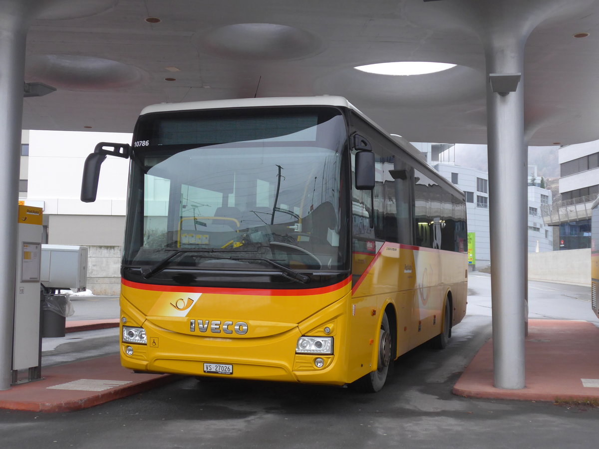 (200'330) - Autotour, Visp - VS 27'026 - Iveco am 30. Dezember 2018 beim Bahnhof Visp