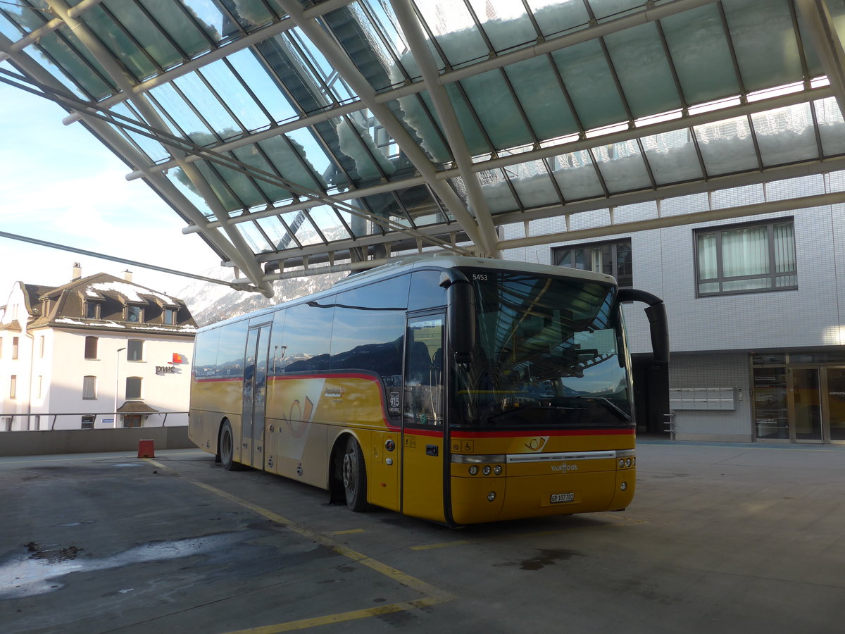 (201'223) - PostAuto Graubnden - GR 107'702 - Van Hool am 19. Januar 2019 in Chur, Postautostation