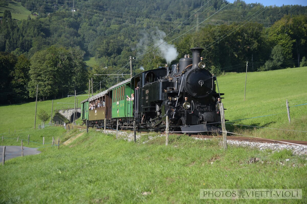 2019-08-24, BC Cornaux
Locomotives à vapeur HG 3/4 3 avec 23-C44-36 

Photo Olivier Vietti-Violi Yverdon-les-Bains.
Si la photo vous intéresse merci de me contacter
photos-vietti-violi@ik.me